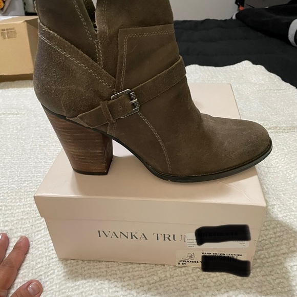 Ivanka Trump boots - Picture 1 of 3